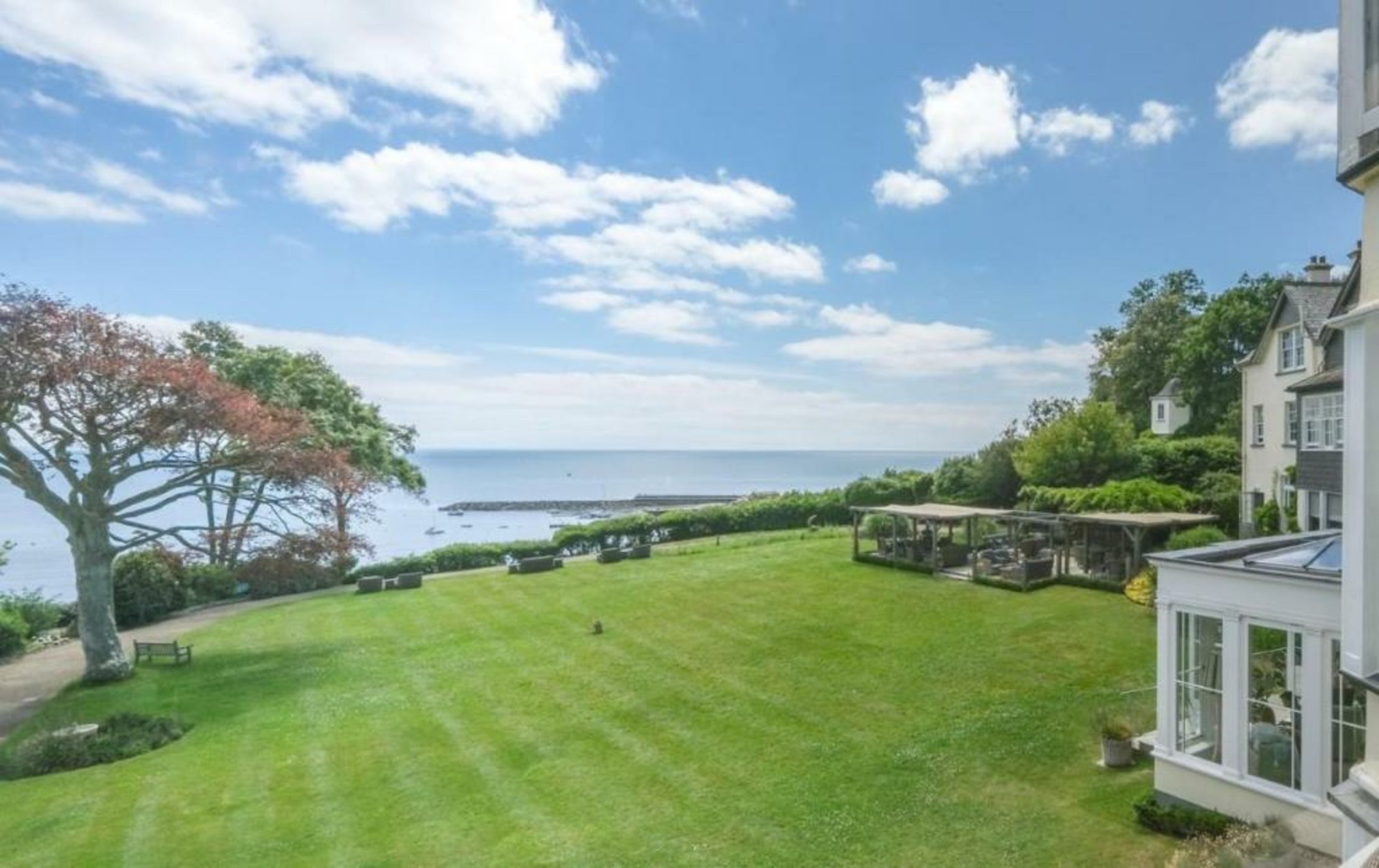 Alexandra Hotel & Restaurant