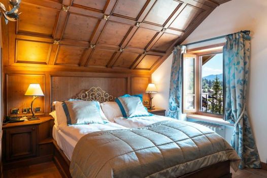 Ambra Cortina Luxury&Fashion Hotel