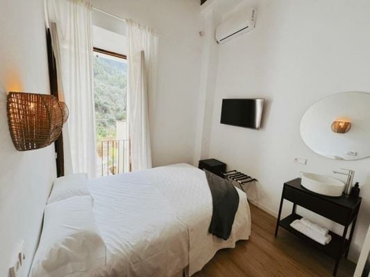 Fornalutx Petit Hotel - Bed & Breakfast