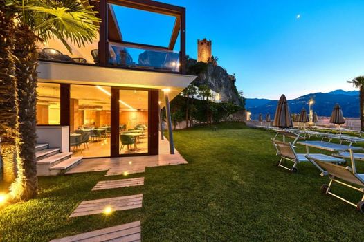 Hotel Castello Lake Front