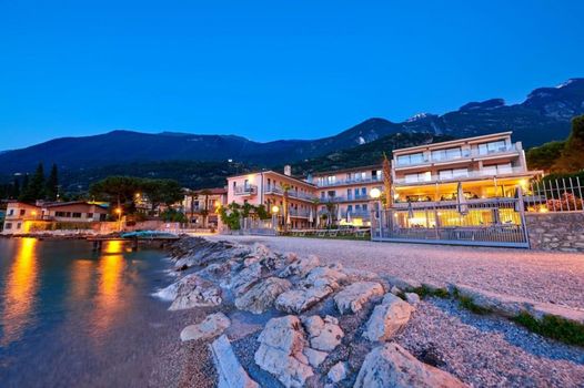 Hotel Castello Lake Front