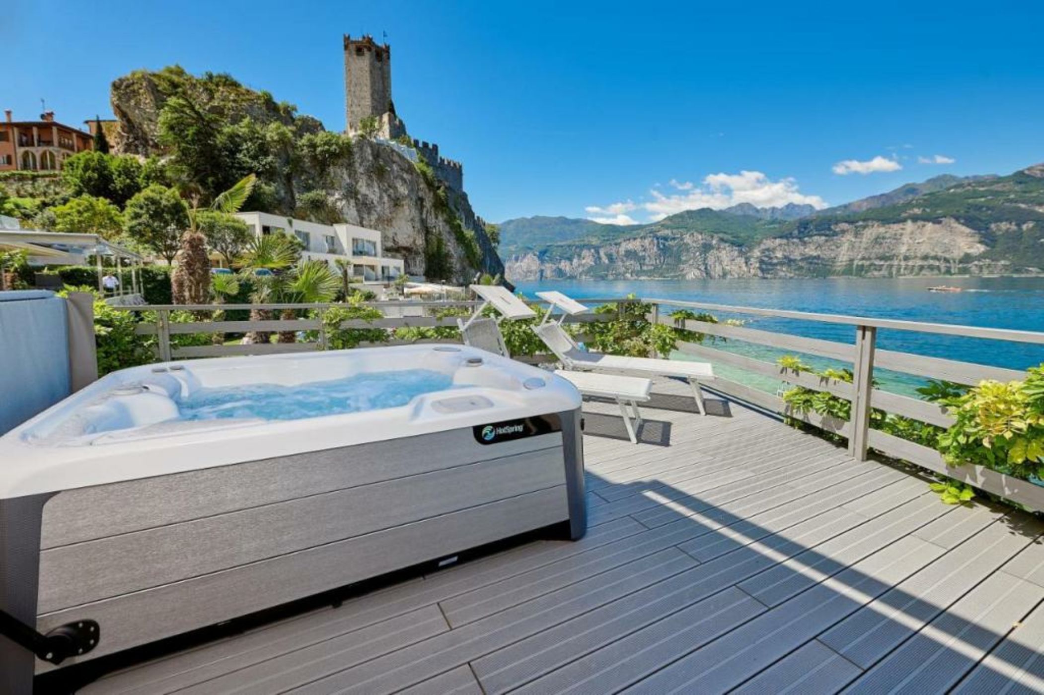 Hotel Castello Lake Front