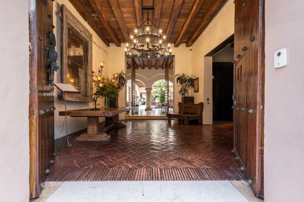 Ananda Hotel Boutique