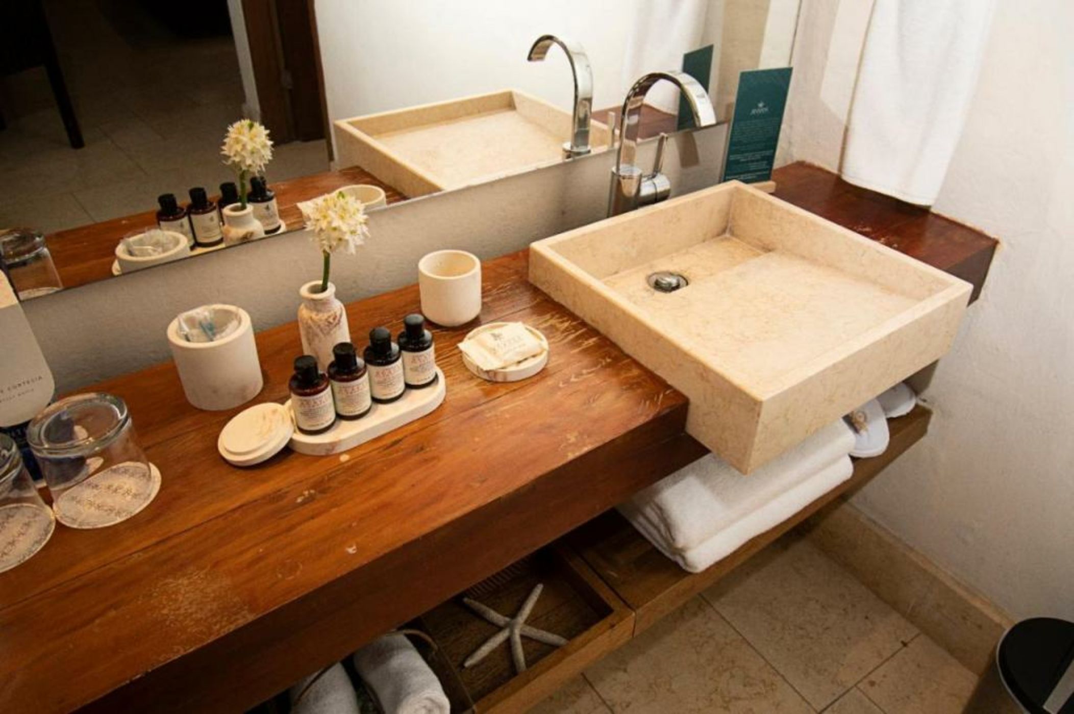 Ananda Hotel Boutique