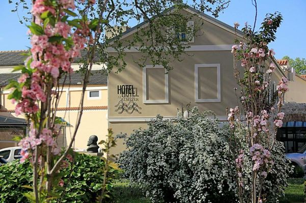 Almayer Art & Heritage Adults Only Hotel and Dépendance rooms