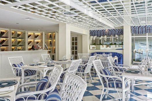 Twelve Apostles Hotel & Spa