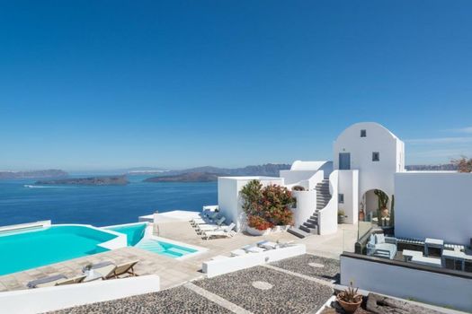 Apanemo Hotel & Suites