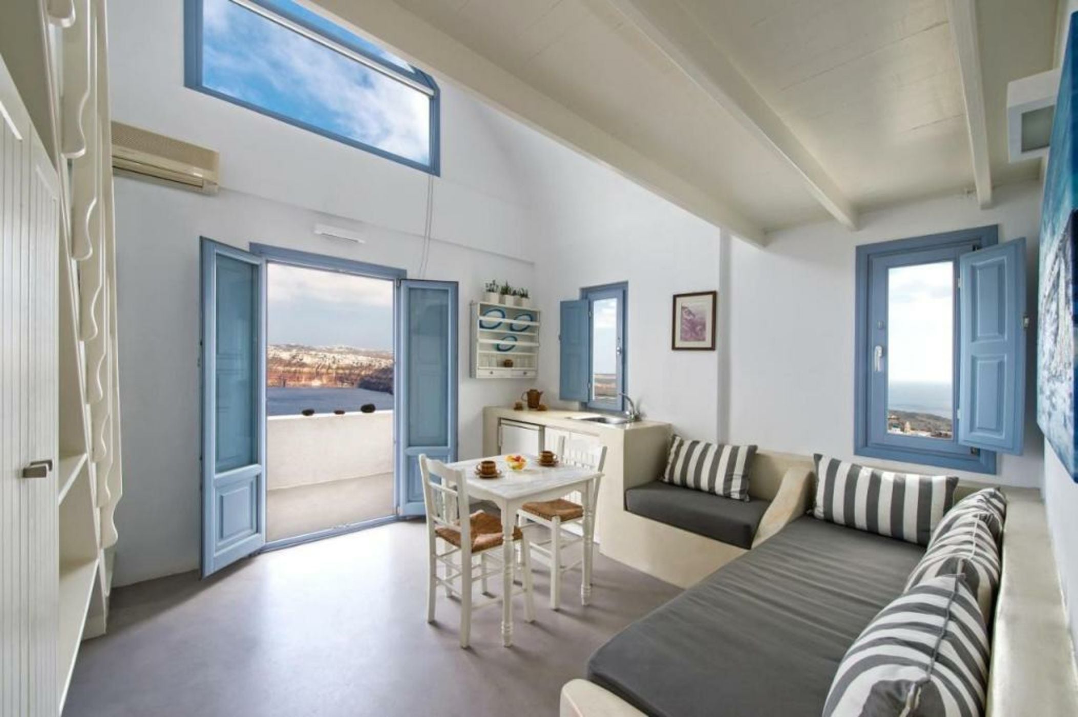 Apanemo Hotel & Suites