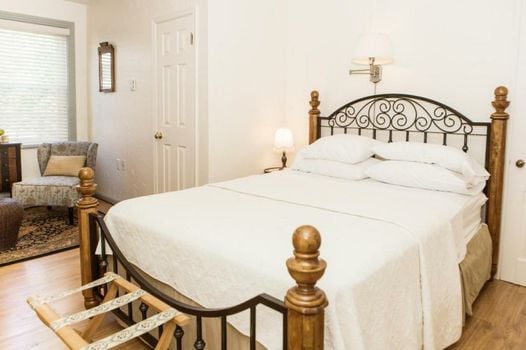 James Buchanan Hotel, Trademark Collection by Wyndham