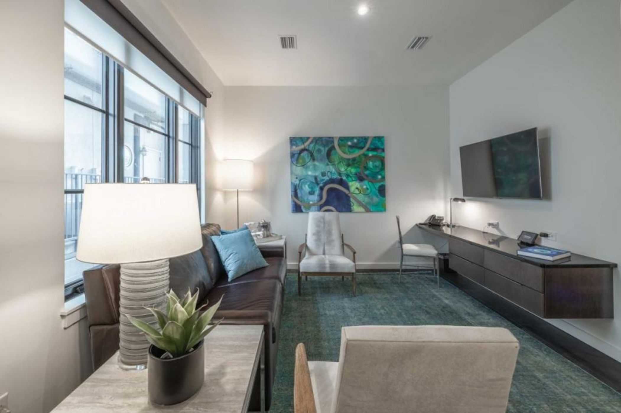 121 Hotel by AvantStay