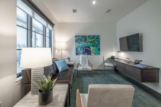 121 Hotel by AvantStay