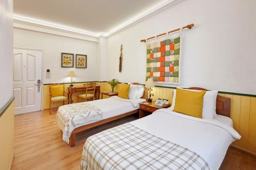 The Gordon House Hotel - Near Gateway Of India