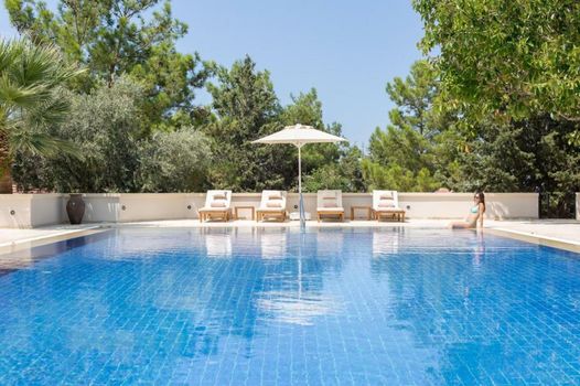 Gillham Vineyard Hotel