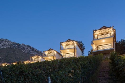 Gillham Vineyard Hotel