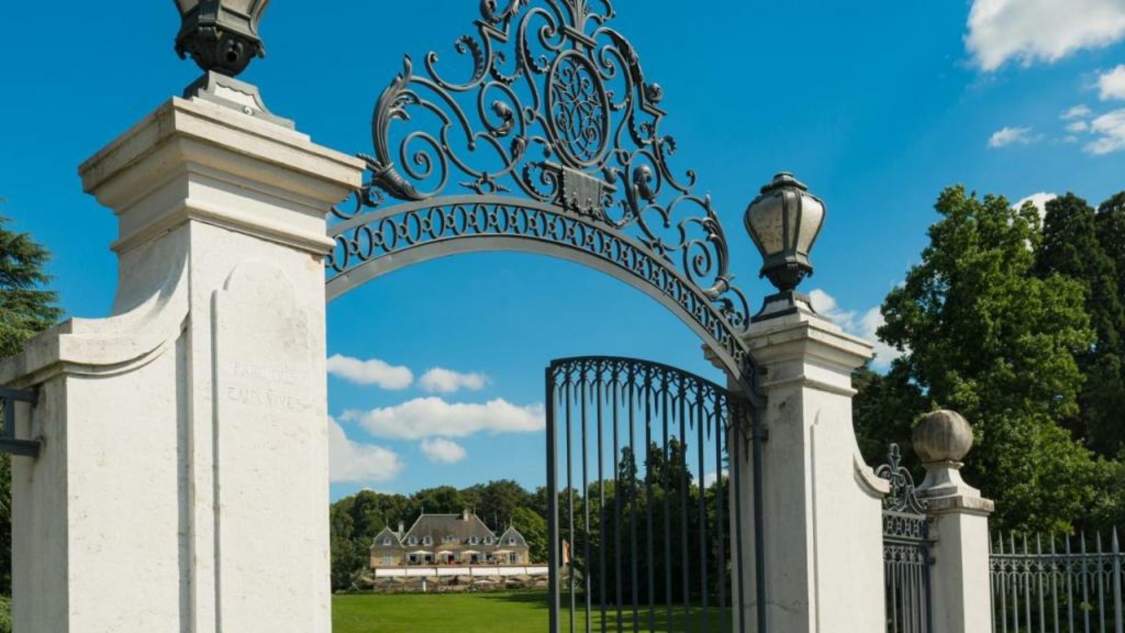 Hôtel Résidence Parc des Eaux Vives