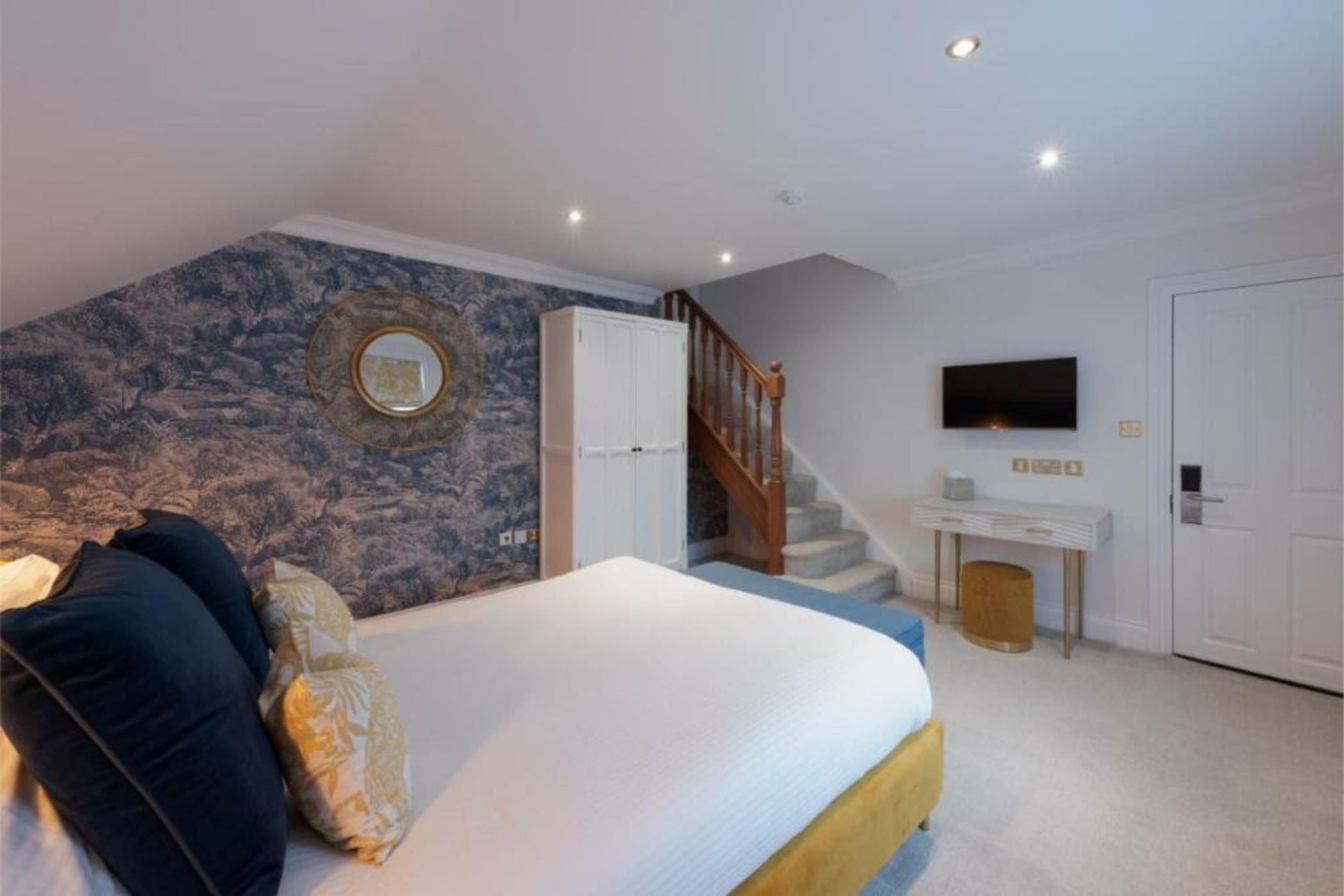 The Clarence Boutique Rooms