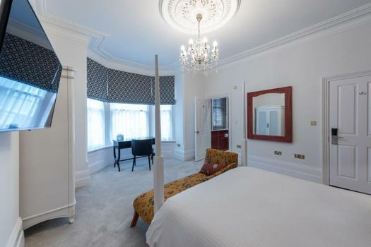 The Clarence Boutique Rooms