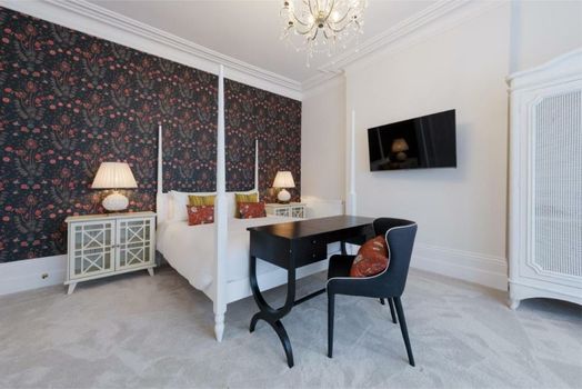 The Clarence Boutique Rooms