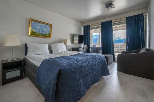 Sunde Fjord Hotel, free and easy parking