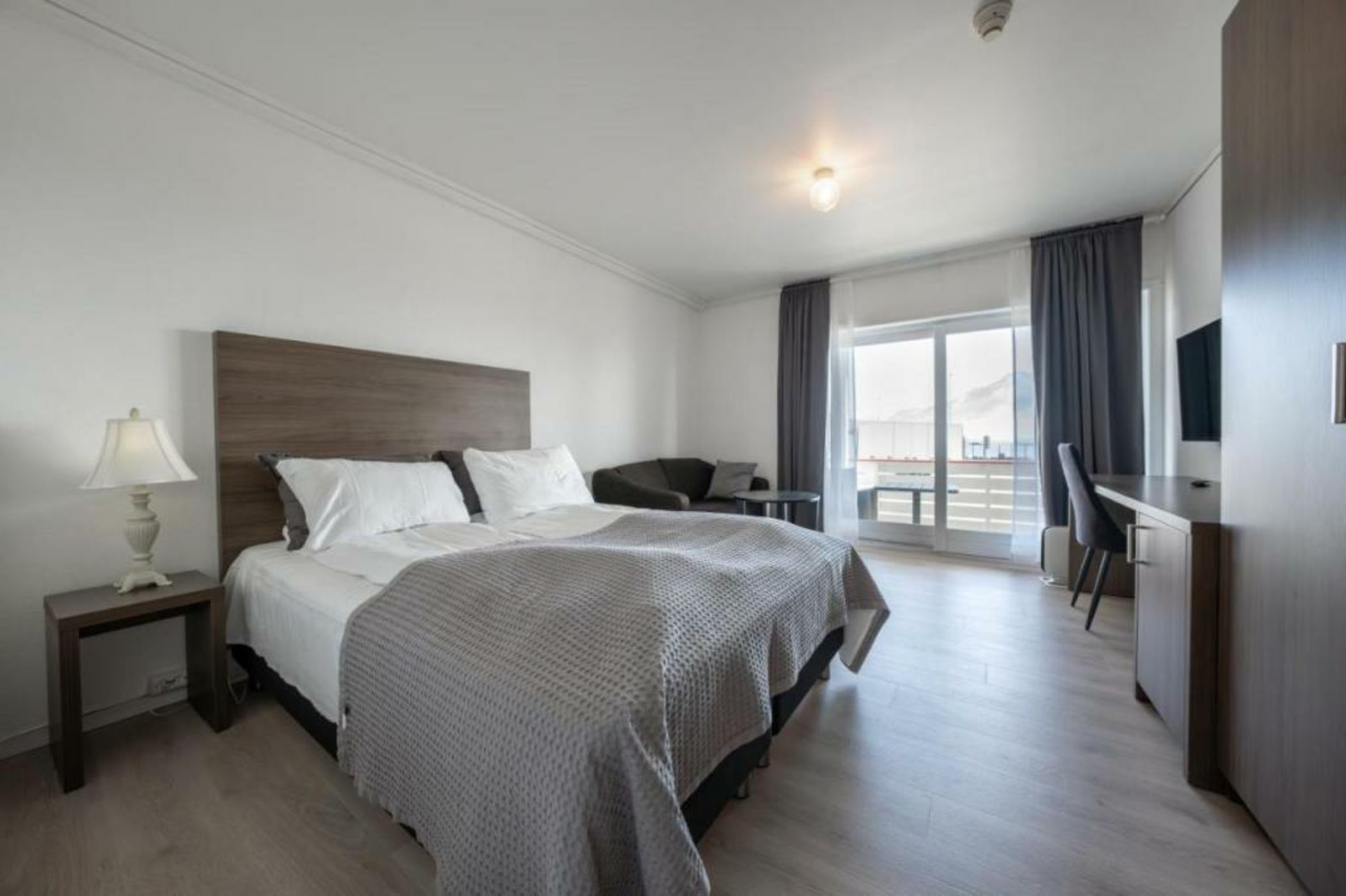 Sunde Fjord Hotel, free and easy parking