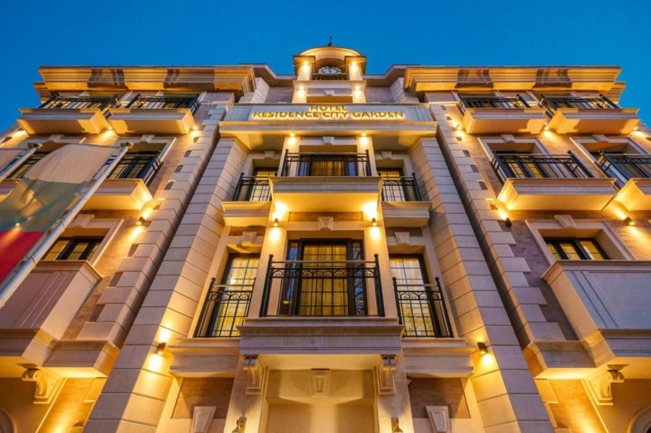 Residence City Garden - Certificate of Excellence Top 10 BEST Five-Stars City Hotels for 2024 awarded by HTIF