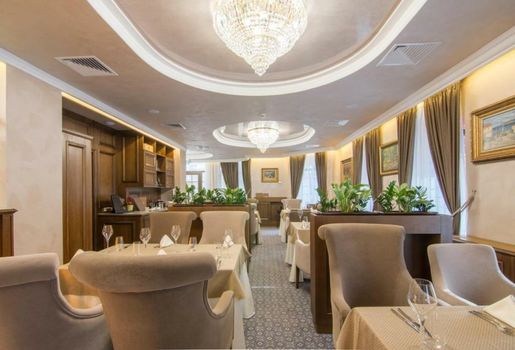 Residence City Garden - Certificate of Excellence Top 10 BEST Five-Stars City Hotels for 2024 awarded by HTIF