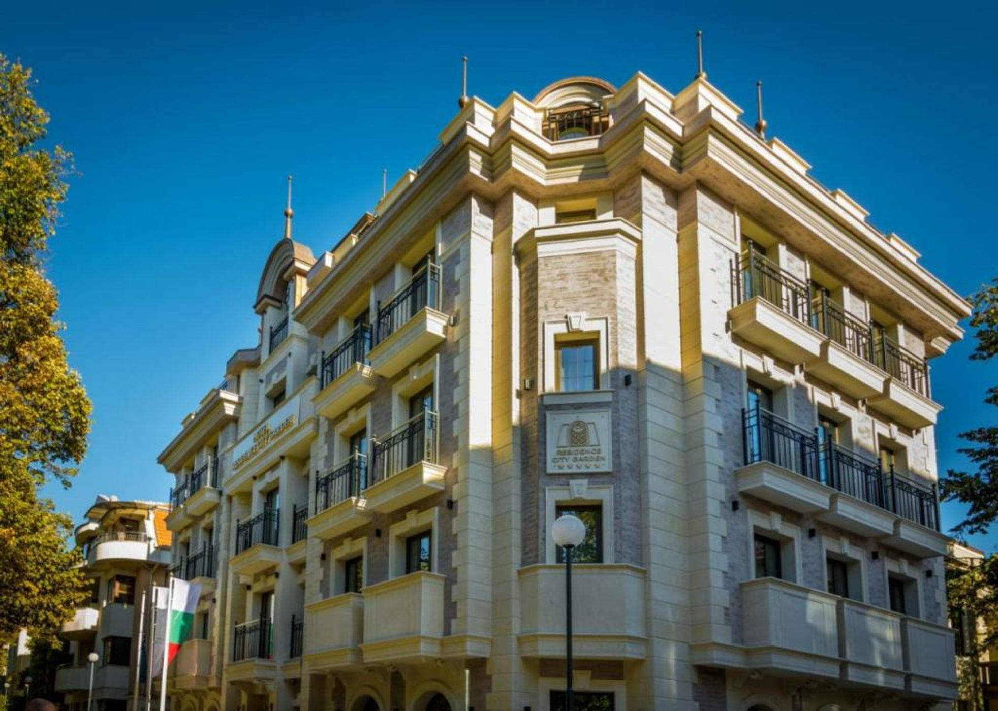 Residence City Garden - Certificate of Excellence Top 10 BEST Five-Stars City Hotels for 2024 awarded by HTIF