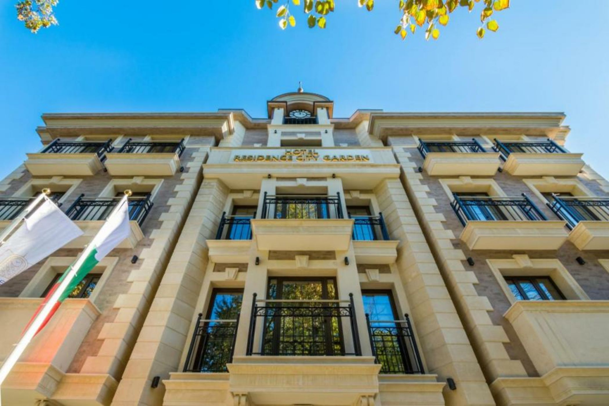 Residence City Garden - Certificate of Excellence Top 10 BEST Five-Stars City Hotels for 2024 awarded by HTIF