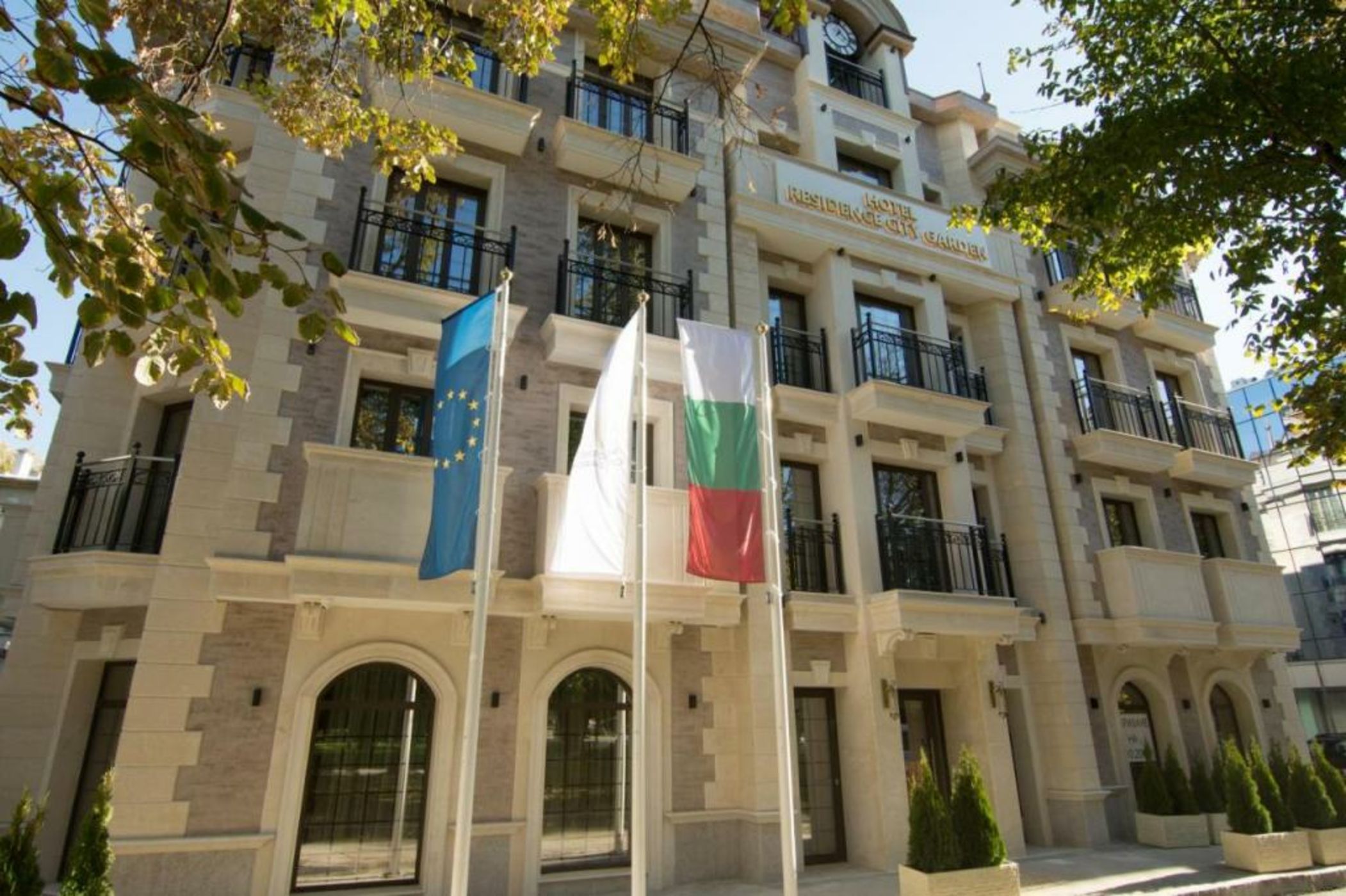 Residence City Garden - Certificate of Excellence Top 10 BEST Five-Stars City Hotels for 2024 awarded by HTIF