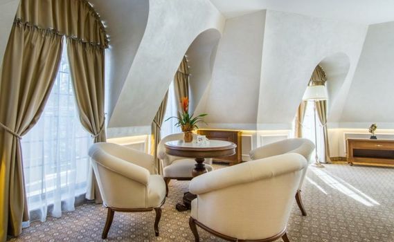 Residence City Garden - Certificate of Excellence Top 10 BEST Five-Stars City Hotels for 2024 awarded by HTIF