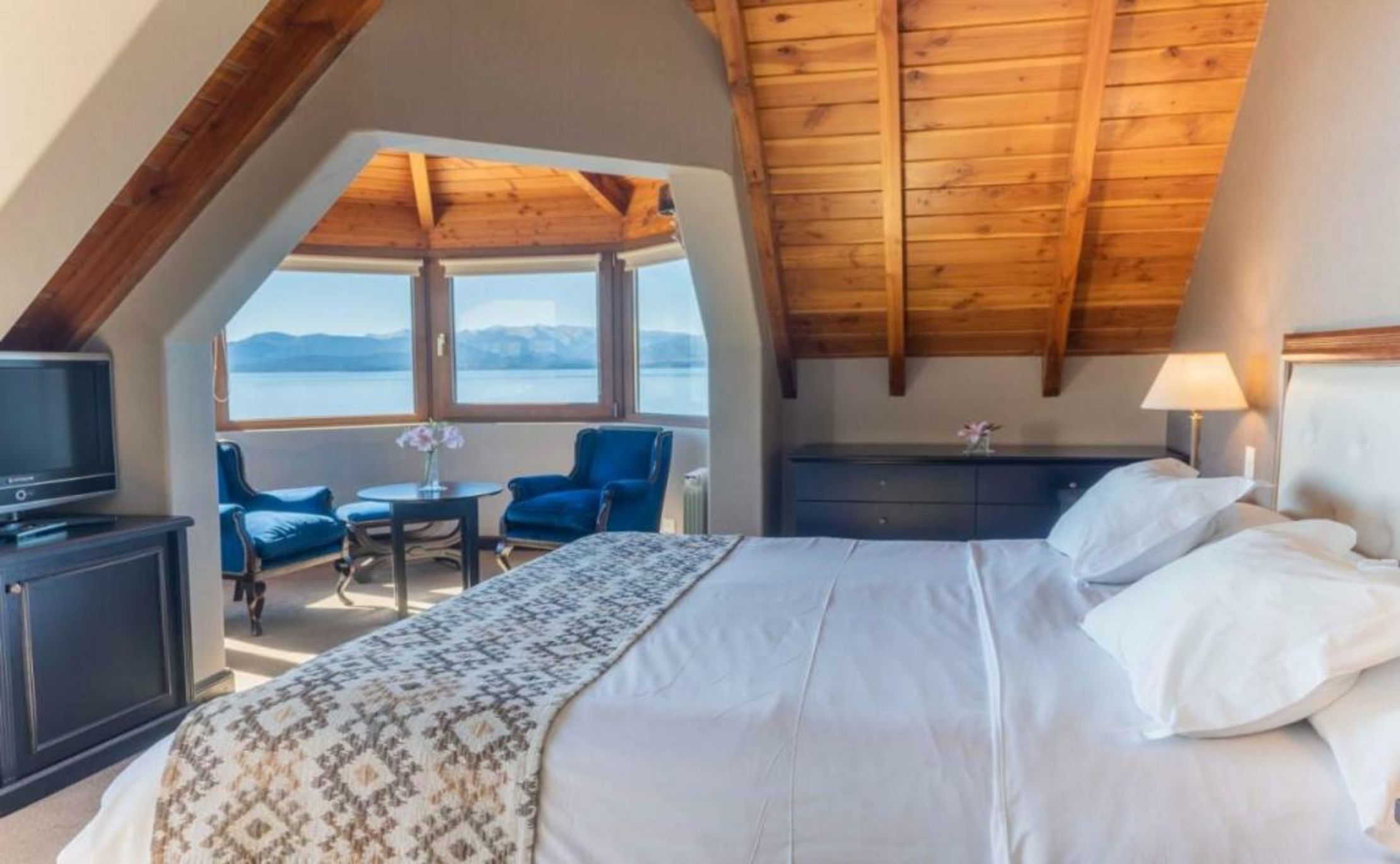 Cacique Inacayal Lake Hotel & Spa