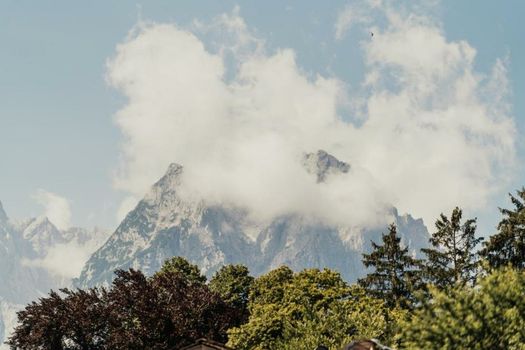 Staudacherhof in Garmisch-Partenkirchen I Blick aufs Zugspitzmassiv I einzigartige Bayurvida Küche