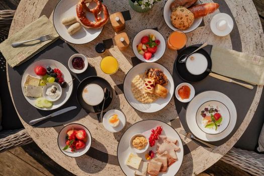 Staudacherhof in Garmisch-Partenkirchen I Blick aufs Zugspitzmassiv I einzigartige Bayurvida Küche