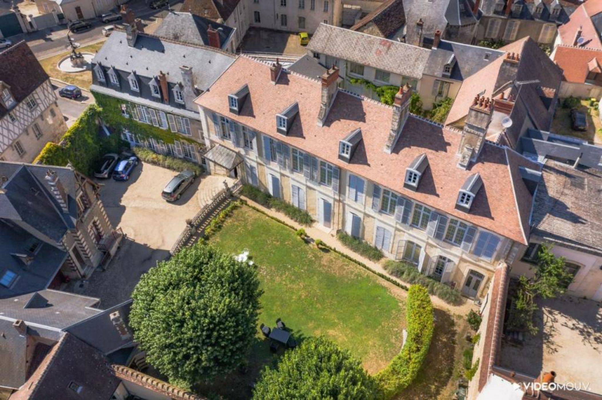 L'Hotel de Panette, Un exceptionnel château en coeur de ville