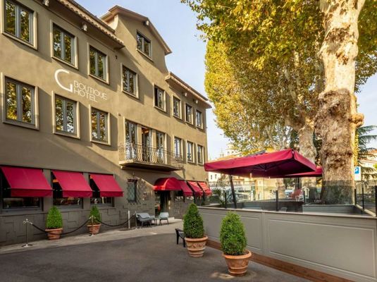 The Glam Boutique Hotel & Apt