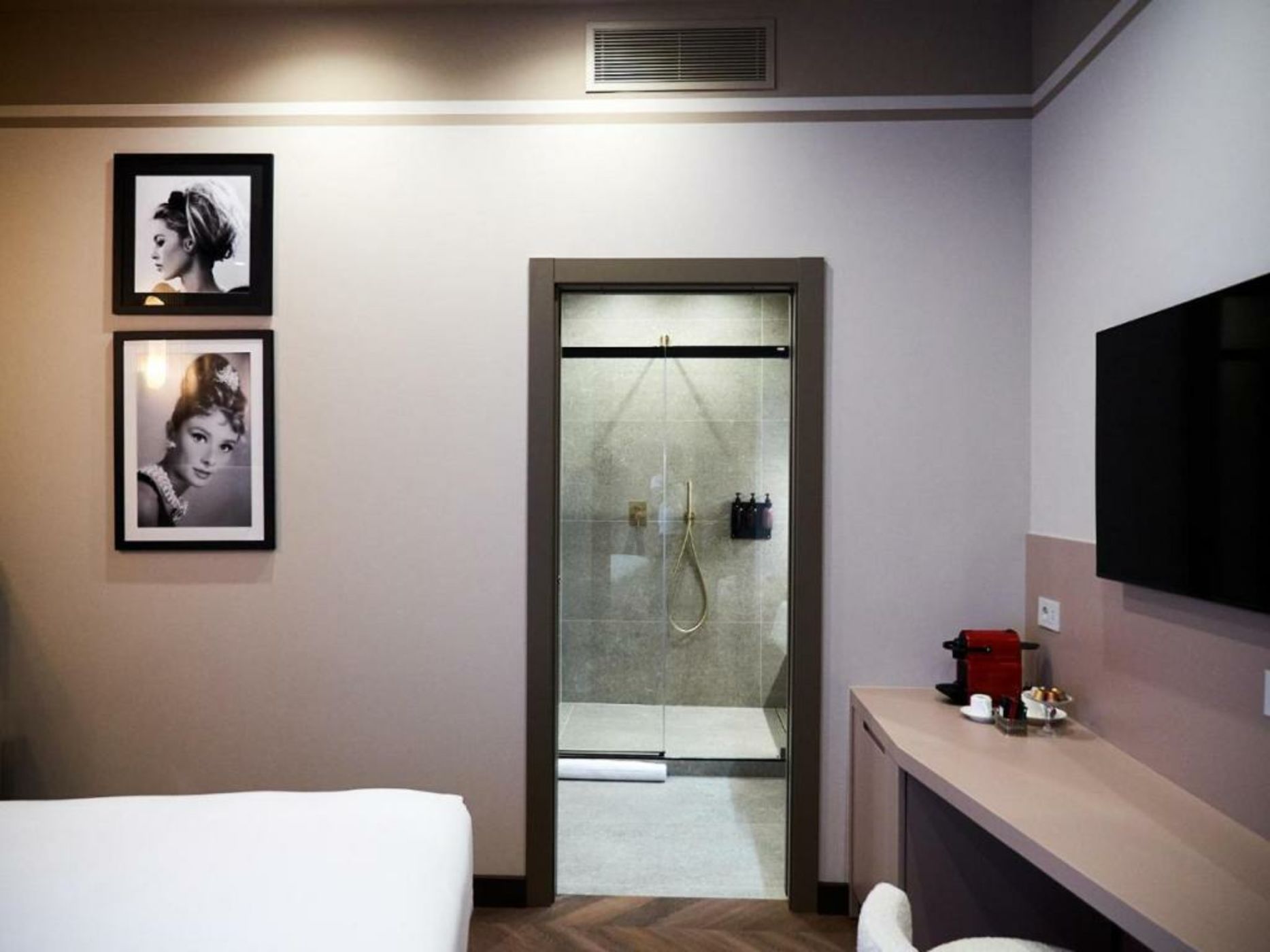 The Glam Boutique Hotel & Apt