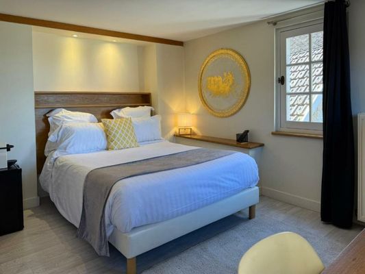 Les Glycines Vézelay