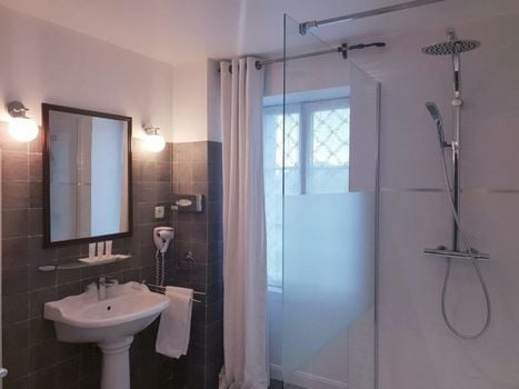 Hôtel Traiteur Les Ormes, The Originals Relais