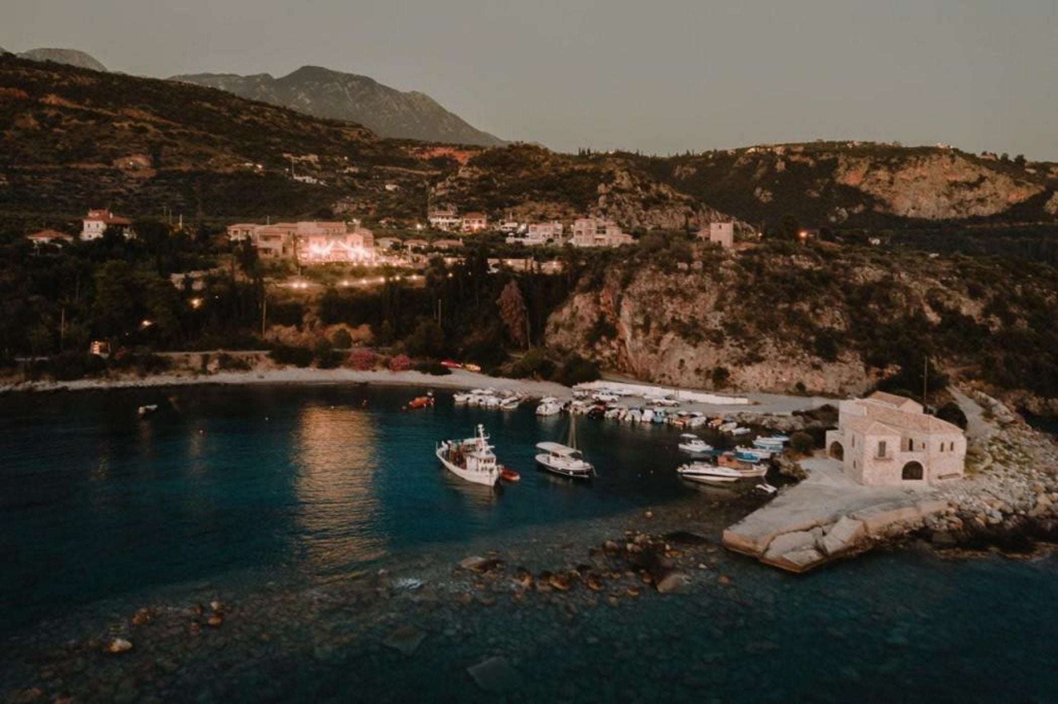 Diapori Suites Hotel