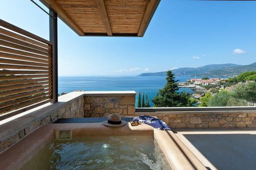 Diapori Suites Hotel