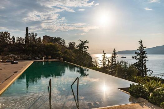 Diapori Suites Hotel