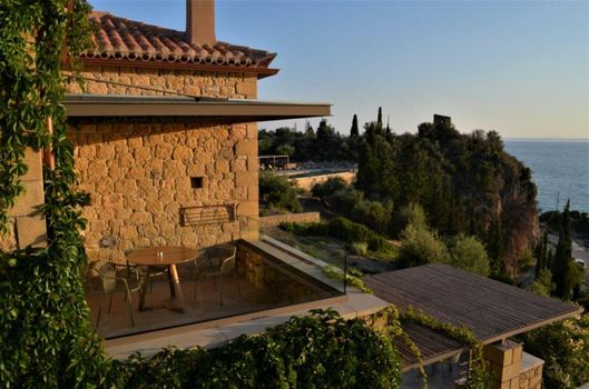 Diapori Suites Hotel