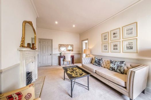 The Black Lion, Long Melford