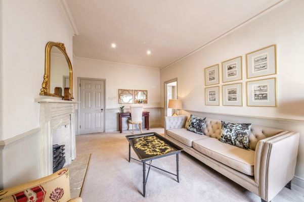 The Black Lion, Long Melford