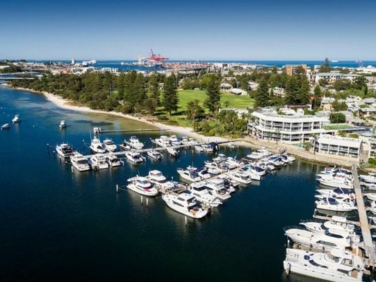 Pier 21 Riverside Apartment Hotel