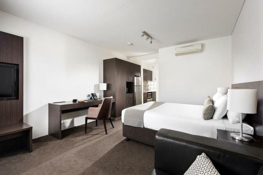 Pier 21 Riverside Apartment Hotel