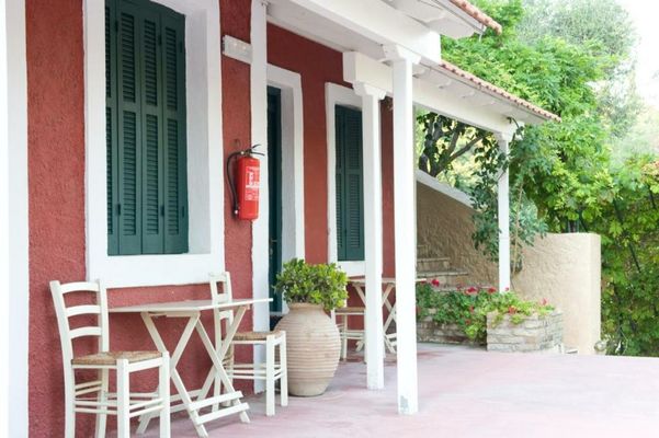 Zefiros Traditional Hotel