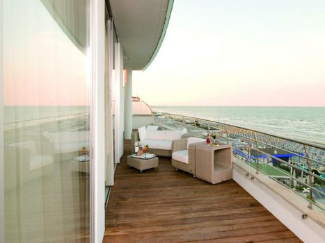 Hotel Waldorf- Premier Resort