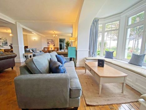 The White House Hotel