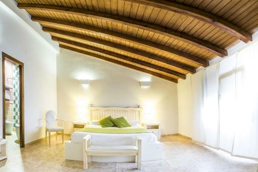 AROHAZ Hotel & Restaurante